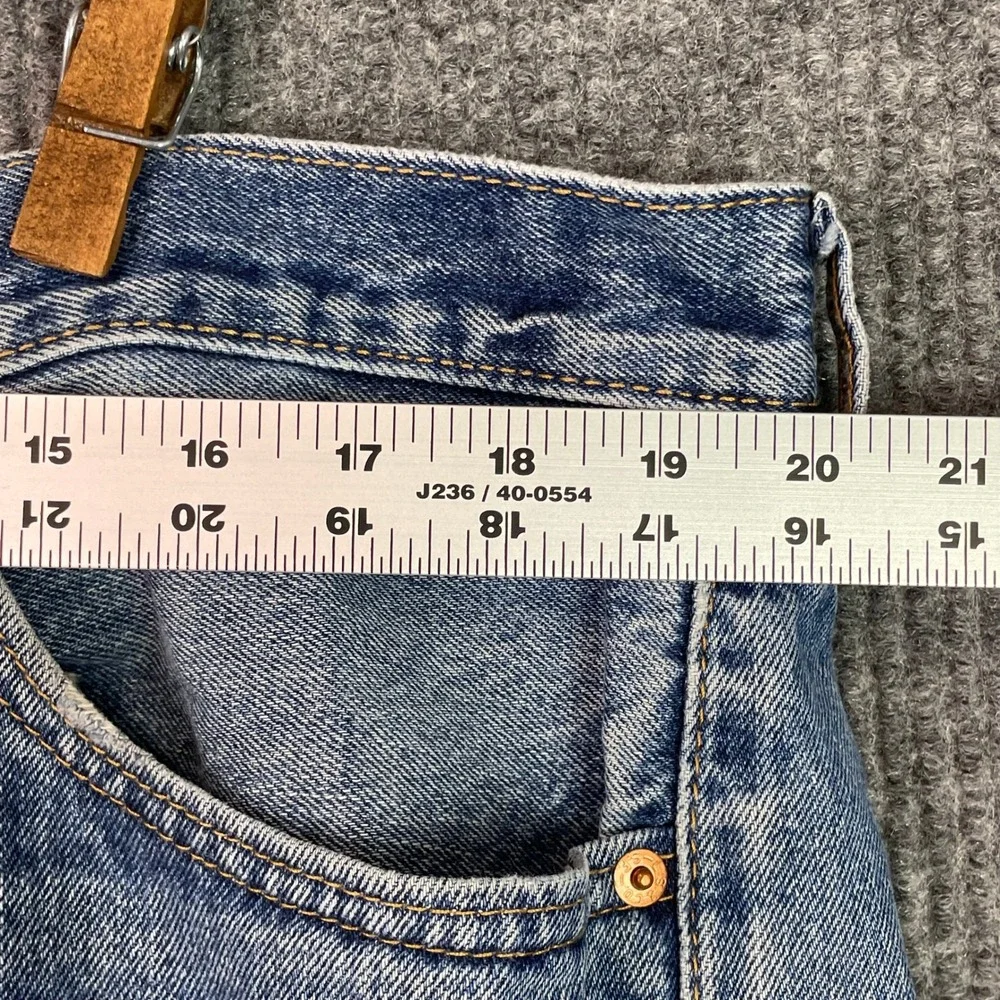 Levi 501 Jeans Mens 40x28 Blue Straight Leg Denim Light Wash Classic Casual